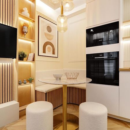 Off Majesti Upper Marais Apartment- Rue Du Faubourg Saint-Martin Paris Exterior photo