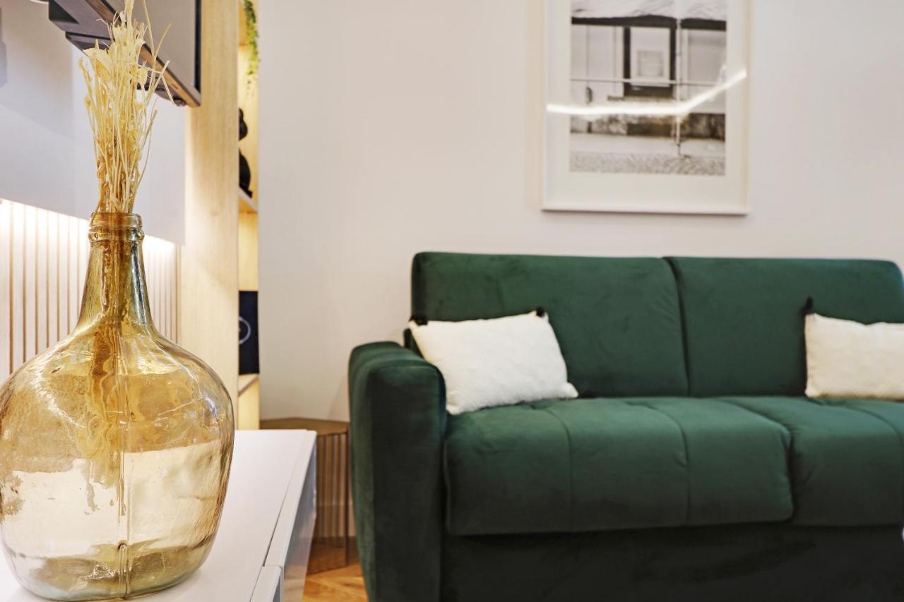 Off Majesti Upper Marais Apartment- Rue Du Faubourg Saint-Martin Paris Exterior photo