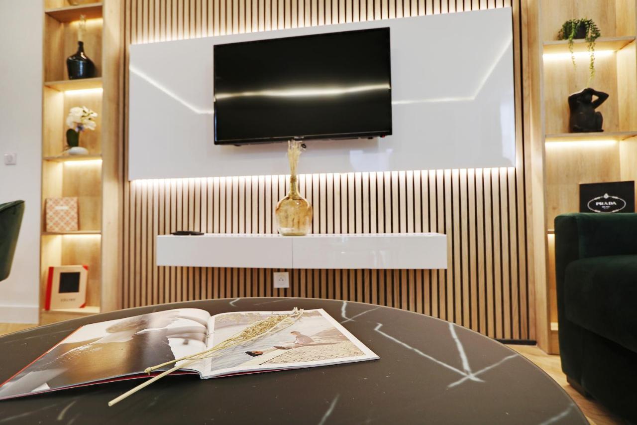 Off Majesti Upper Marais Apartment- Rue Du Faubourg Saint-Martin Paris Exterior photo