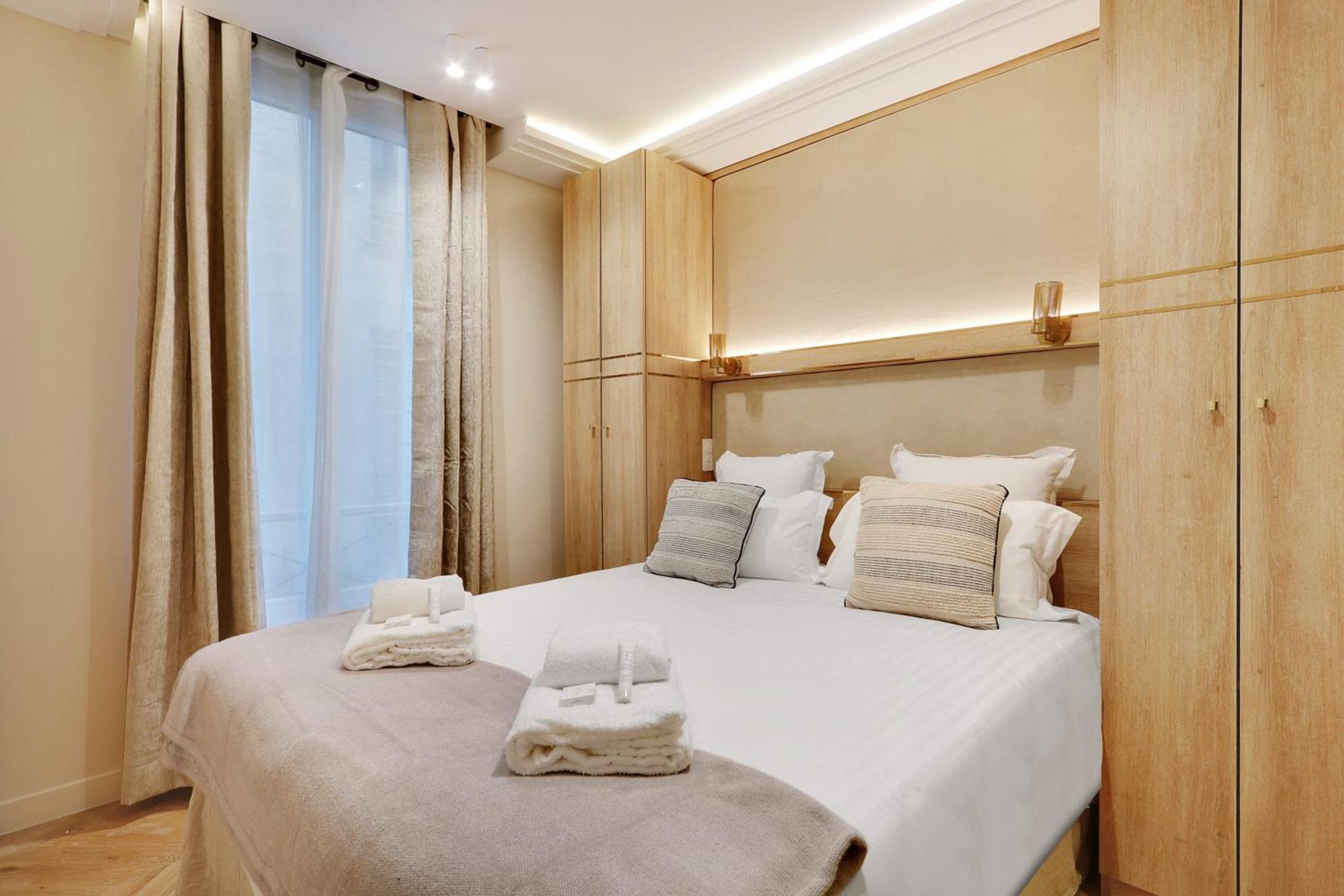 Off Majesti Upper Marais Apartment- Rue Du Faubourg Saint-Martin Paris Exterior photo