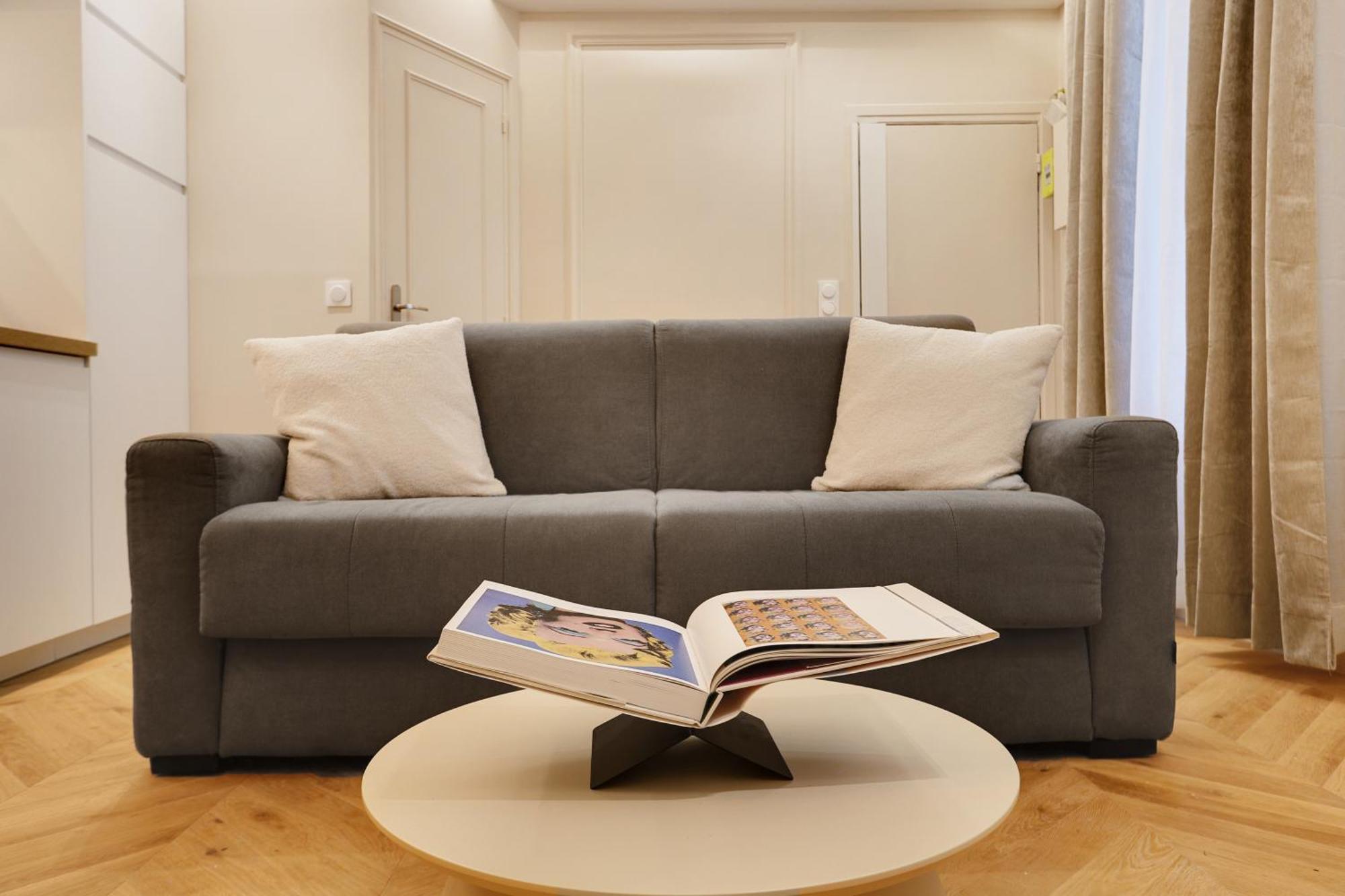 Off Majesti Upper Marais Apartment- Rue Du Faubourg Saint-Martin Paris Exterior photo