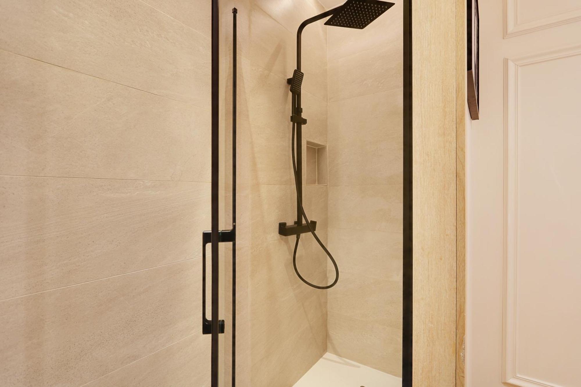Off Majesti Upper Marais Apartment- Rue Du Faubourg Saint-Martin Paris Exterior photo